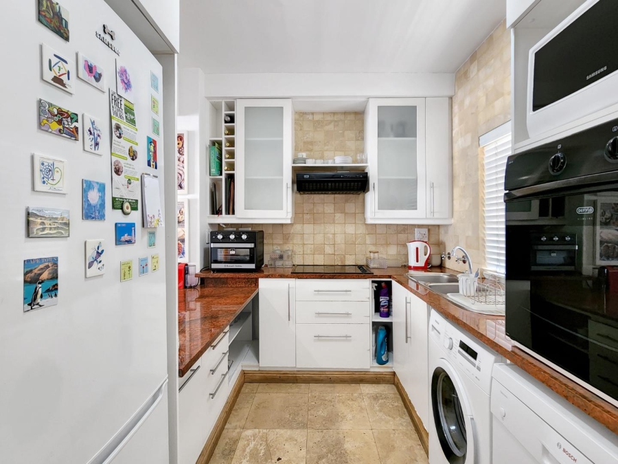 To Let 2 Bedroom Property for Rent in Gardens Western Cape